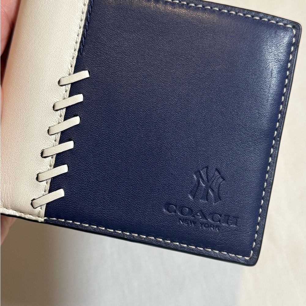 Coach Wallet New York Yankees - Picture 14 of 15
